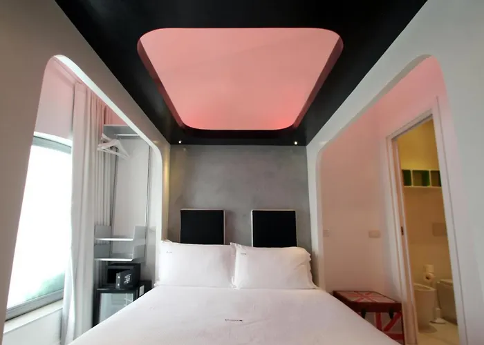 Colosseum Jacuzzi Suites